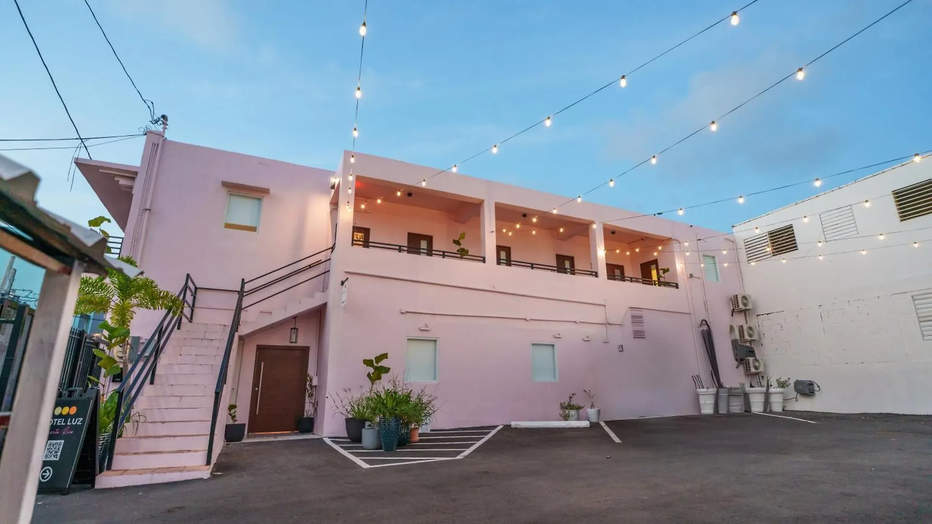 Room 13 Breezy Veranda Stay With City Views 圣胡安