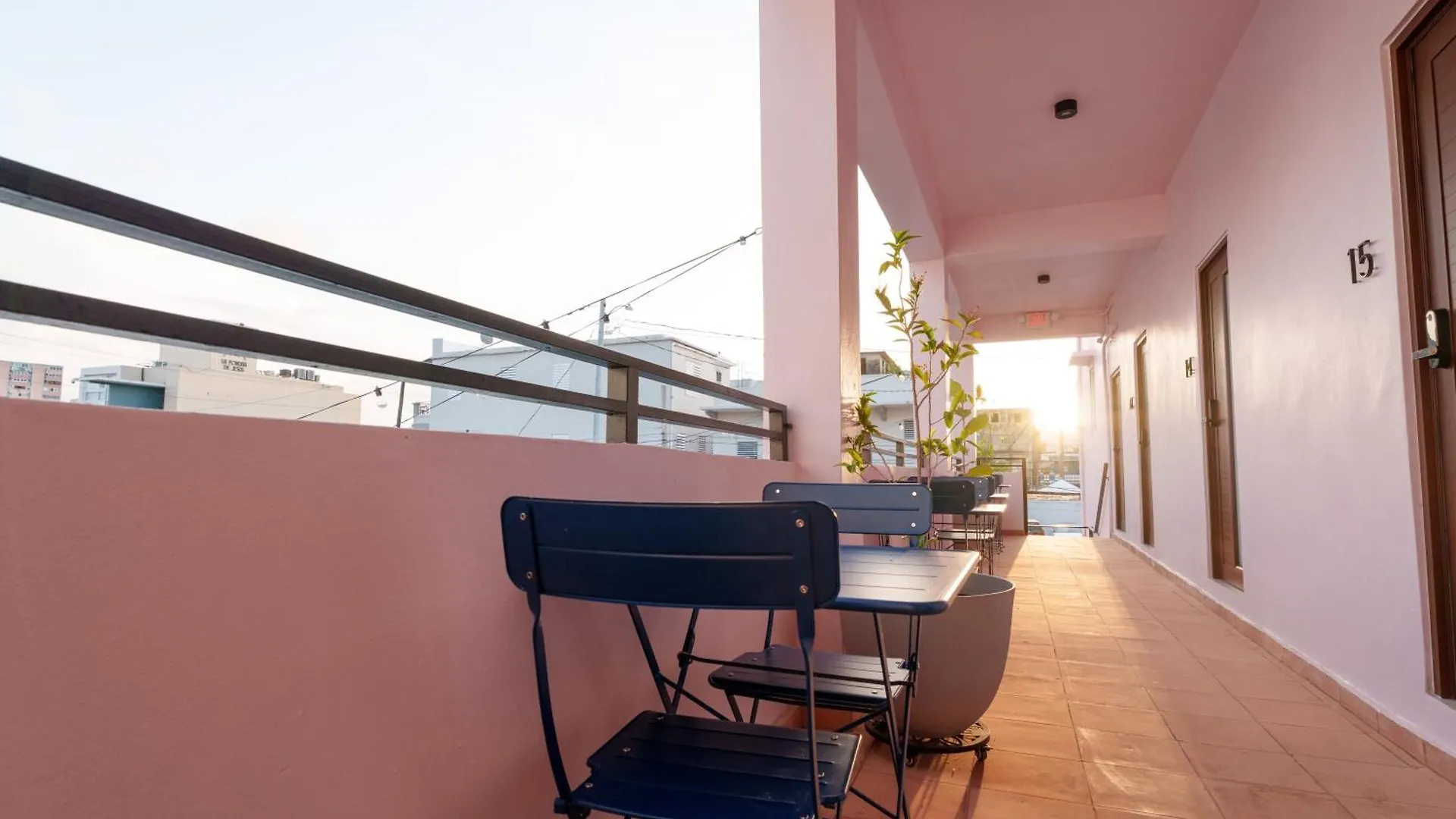 Room 13 Breezy Veranda Stay With City Views San Juan Hotell